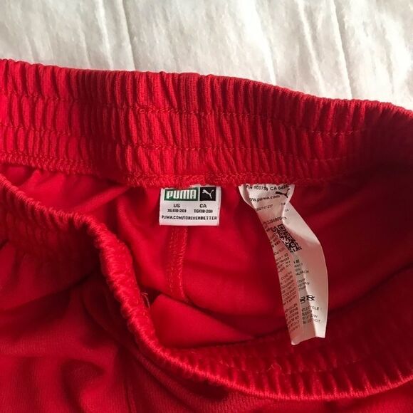 Puma boys sports shorts size 18-20 - Picture 2 of 3